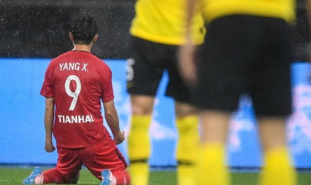 德甲拜仁补时争议点球绝杀赫塔终结五连胜登顶引热议