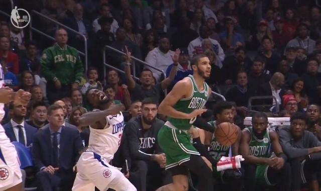 NBA-塔图姆补篮绝杀湖人,凯尔特人终结对手10连胜登顶西部引热议